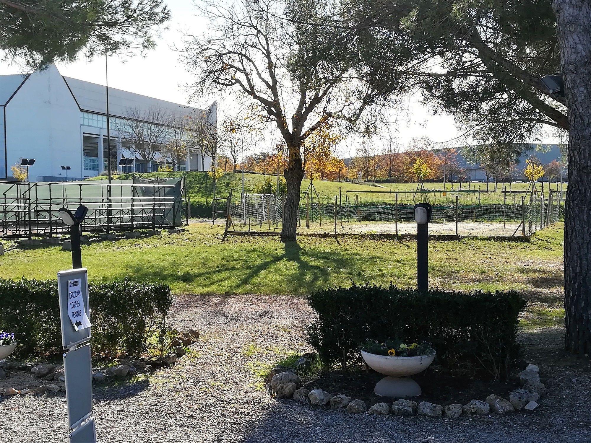 Sport Village La Badia Colle Val D'Elsa Bagian luar foto